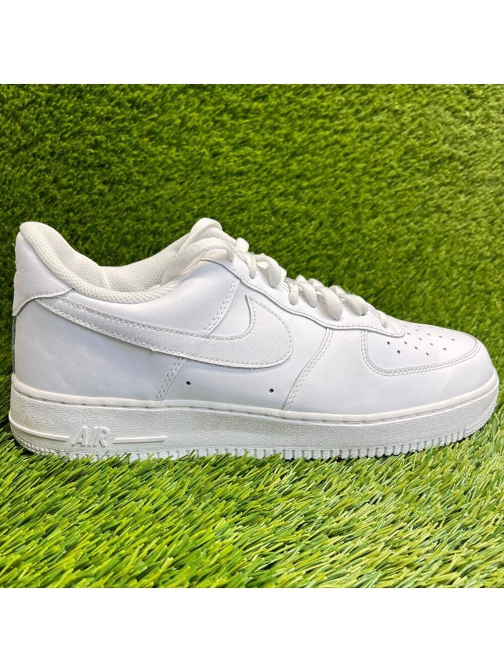 Nike Air Force 1 Low '07 Mens Size 11.5 White Athletic Lifestyle Shoes Sneakers